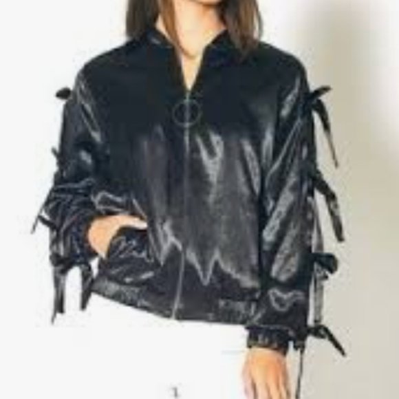 Ro & De Jackets & Blazers - NWT Ro and De Satin Bow Sleeve Jacket